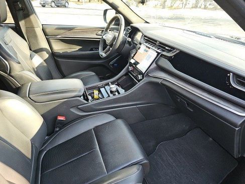 Used 2023 Jeep Grand Cherokee Overland w/ Advanced Protech Group III image 11