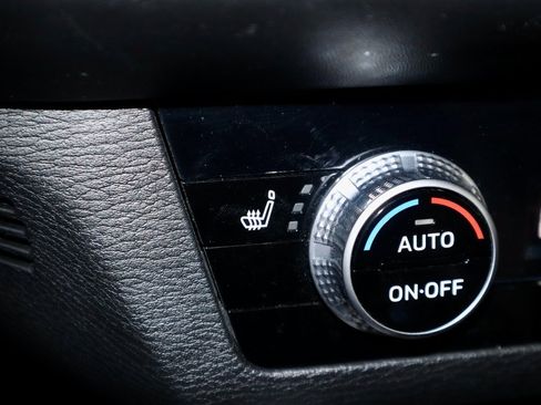 Used 2023 Mitsubishi Outlander SE image 5