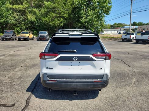 Used 2019 Toyota RAV4 LE FWD image 8