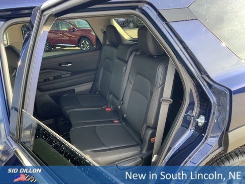 New 2026 Nissan Pathfinder SL image 10