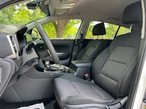Used 2022 Kia Sportage LX AWD/4WD image 13