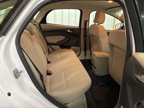 Used 2015 Ford Focus SE w/ Interior Protection Package FWD image 11