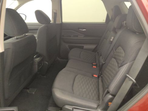 Used 2022 Nissan Pathfinder SV AWD/4WD image 18