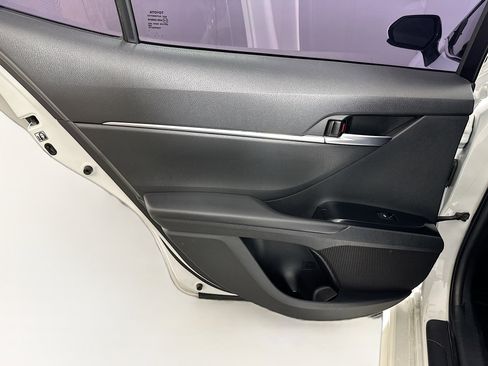 Used 2018 Toyota Camry SE image 24