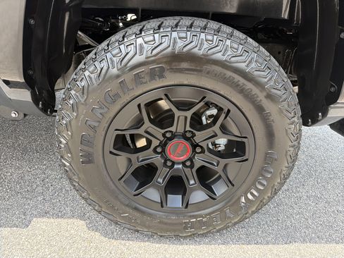 Certified 2025 Toyota Tacoma TRD Pro AWD/4WD image 29