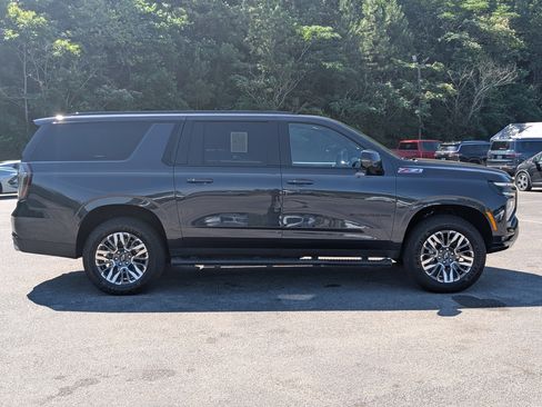 Used 2026 Chevrolet Suburban Z71 w/ Comfort Package AWD/4WD image 10