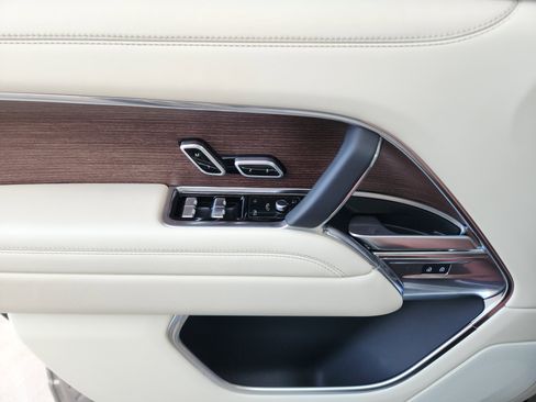 Used 2024 Land Rover Range Rover Long Wheelbase SE image 23