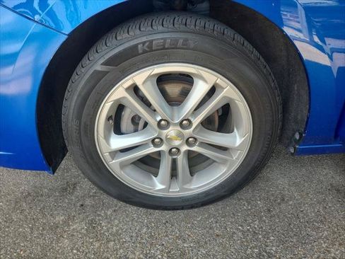 Used 2018 Chevrolet Cruze LT w/ Convenience Package FWD image 9