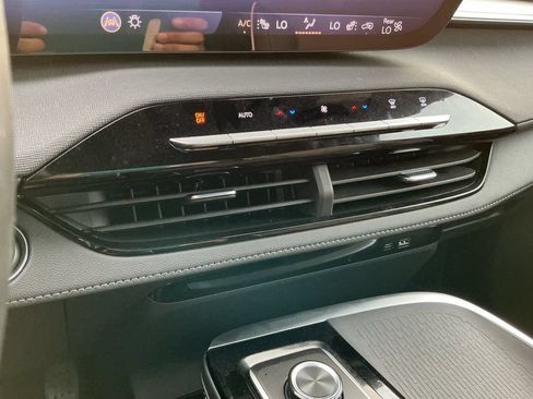 Used 2025 Buick Enclave Preferred FWD image 26