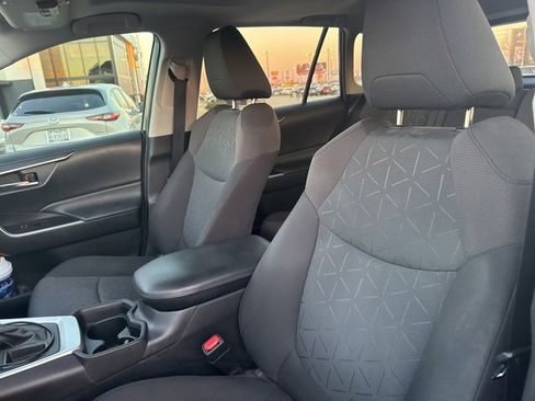 Used 2020 Toyota RAV4 XLE w/ Convenience Package image 10