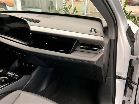 Used 2025 Audi Q6 e-tron Premium w/ Convenience Package RWD image 17