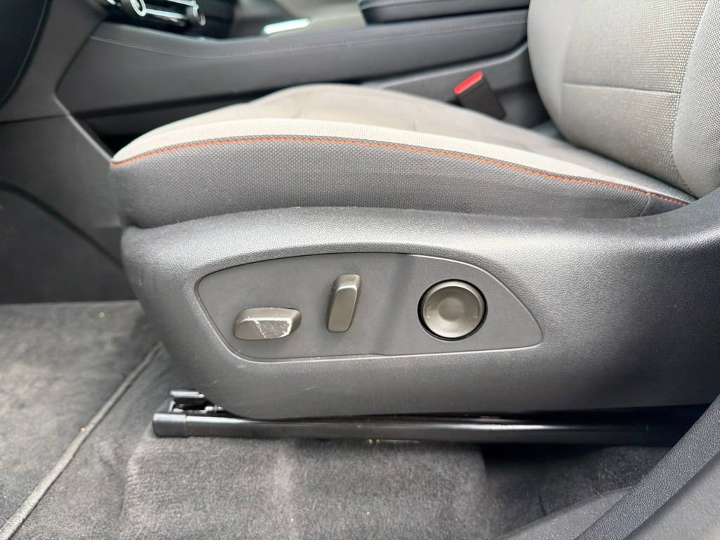 Used 2026 Chevrolet Traverse LT w/ Driver Confidence Package FWD image 24