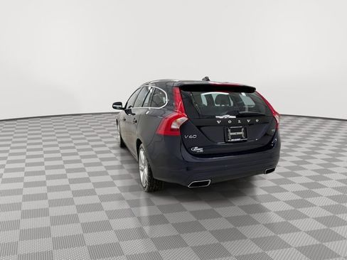 Used 2017 Volvo V60 T5 Premier w/ Convenience Package image 9