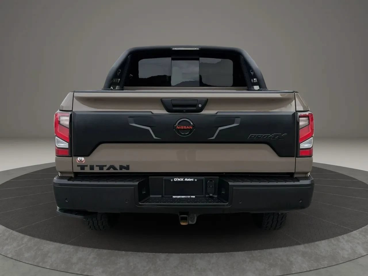 Used 2021 Nissan Titan PRO-4X w/ Pro-4x Convenience Package AWD/4WD image 4