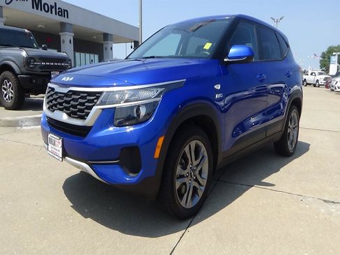 Used 2023 Kia Seltos LX AWD/4WD image 2