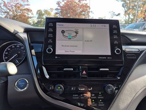 Used 2022 Toyota Camry SE image 17