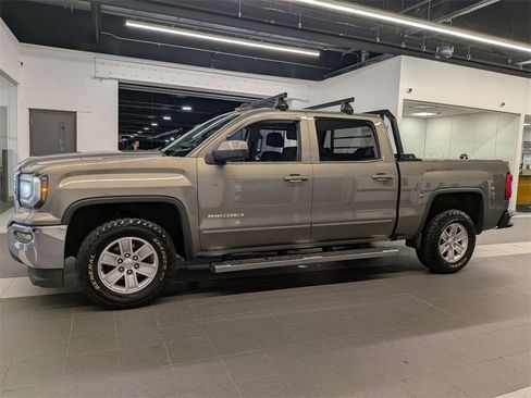 Used 2017 GMC Sierra 1500 SLE w/ SLE Value Package image 6