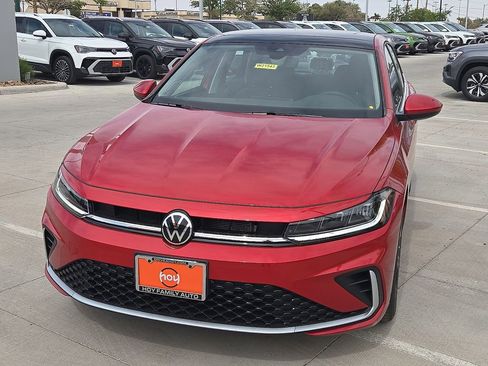 Used 2025 Volkswagen Jetta SE image 4