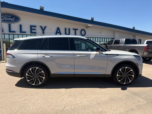 Used 2025 Lincoln Aviator Reserve w/ Equipment Group 201A AWD/4WD image 9