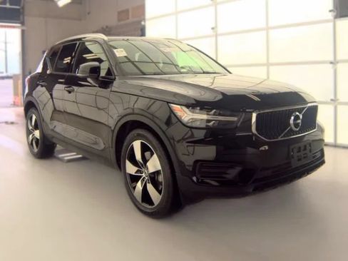 Used 2019 Volvo XC40 T5 Momentum AWD/4WD image 2