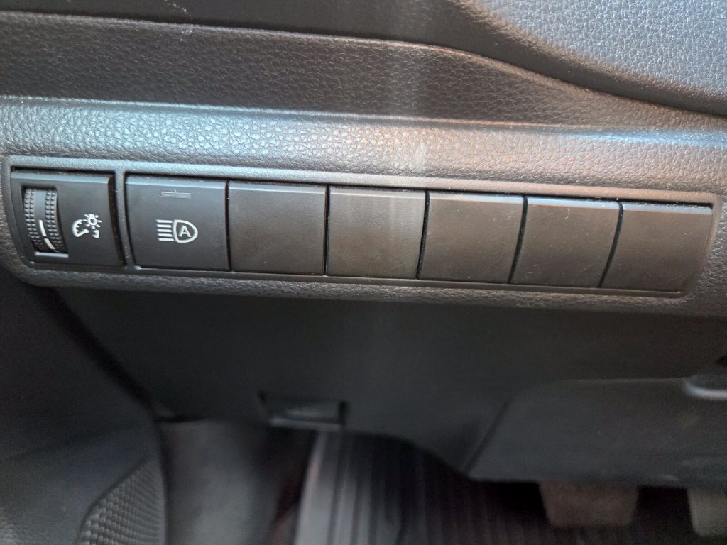 Used 2025 Toyota Corolla LE FWD image 12