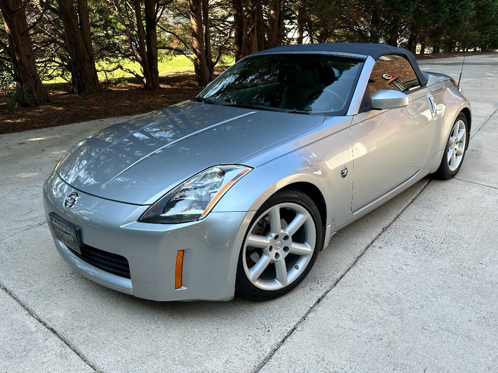 Used 2005 Nissan 350Z Touring RWD image 3