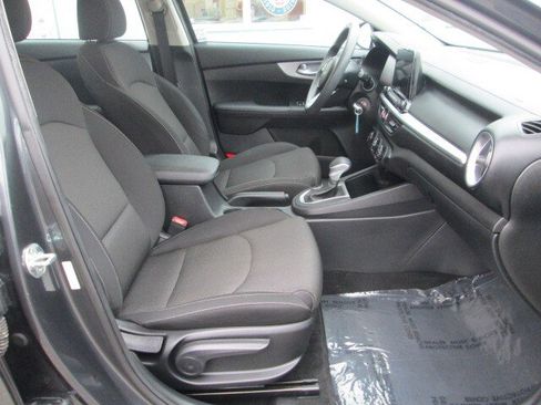 Used 2023 Kia Forte LXS image 13