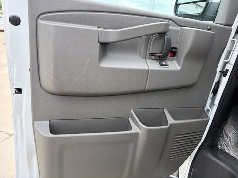 Used 2025 Chevrolet Express 3500 LT w/ LT Preferred Equipment Group RWD image 9