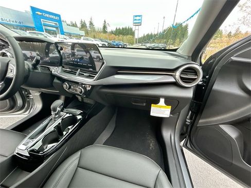 New 2026 Chevrolet Trax ACTIV w/ Sunroof Package image 27