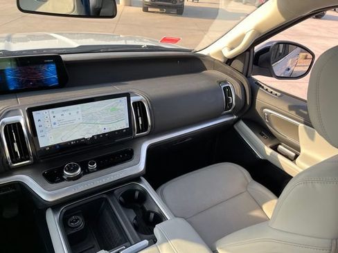 Used 2025 Ford Expedition Platinum AWD/4WD image 10