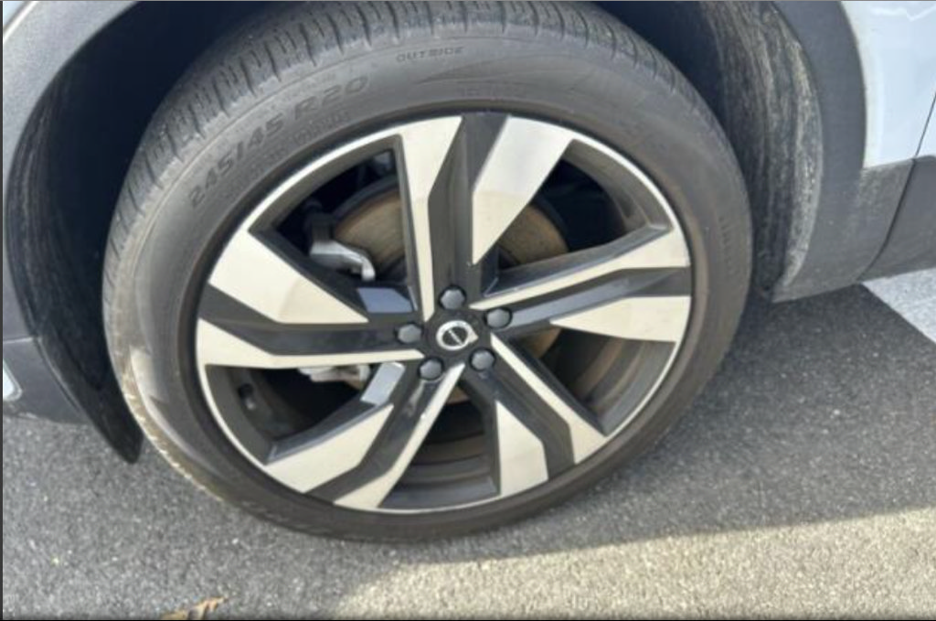 Certified 2024 Volvo XC40 B5 Plus w/ Protection Package Premier AWD/4WD image 14