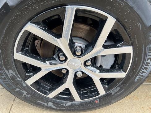 Certified 2023 Jeep Grand Cherokee Limited w/ Trailer Tow Prep Group (B) AWD/4WD image 9