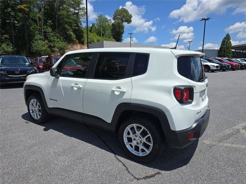 Used 2023 Jeep Renegade Latitude AWD/4WD image 5