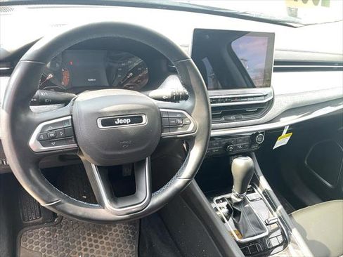 Certified 2022 Jeep Compass Latitude w/ Convenience Group image 12