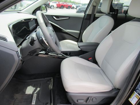 Used 2025 Kia Niro EX Touring FWD image 22