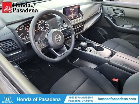 Used 2024 Nissan Rogue S FWD image 9