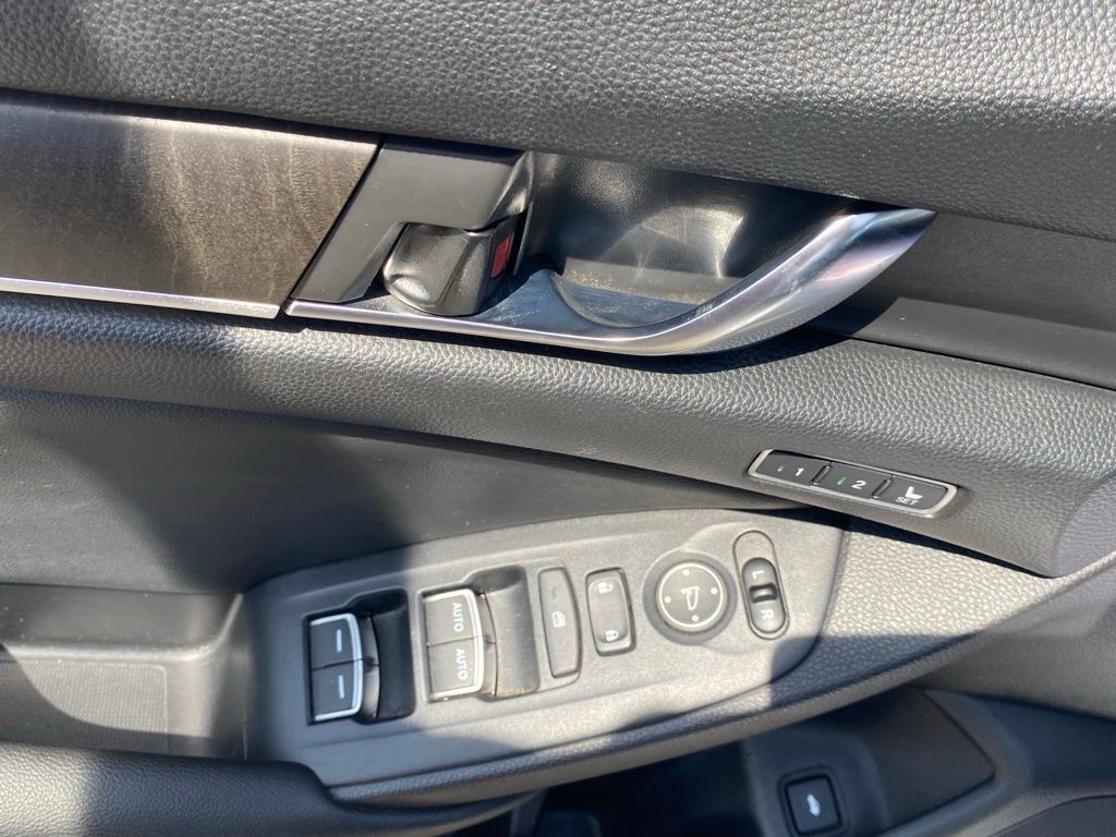 Used 2020 Honda Accord Touring image 24