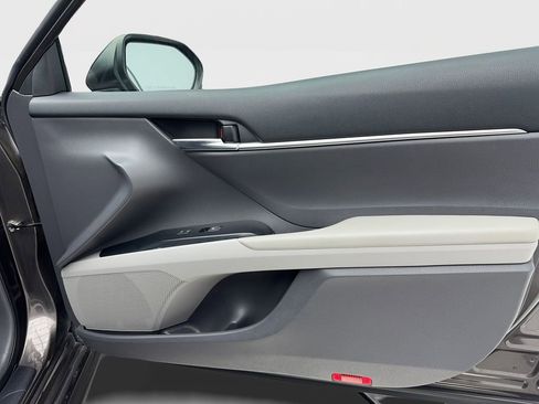 Used 2020 Toyota Camry LE image 41