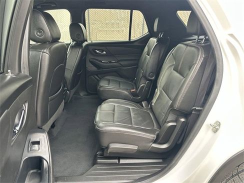 Used 2022 Chevrolet Traverse RS image 24
