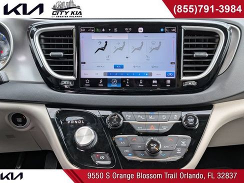 Used 2022 Chrysler Pacifica Touring-L w/ Uconnect Theater Family Group FWD image 21