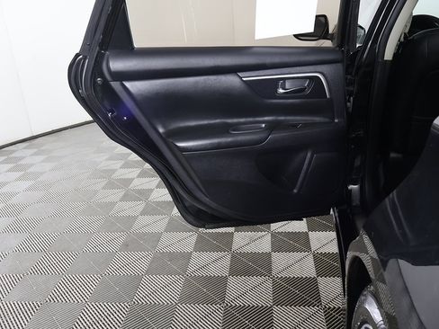 Used 2017 Nissan Altima 2.5 SL w/ Moonroof Package image 25