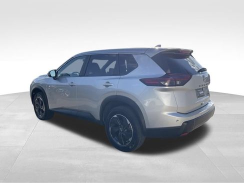 Used 2024 Nissan Rogue SV AWD/4WD image 7