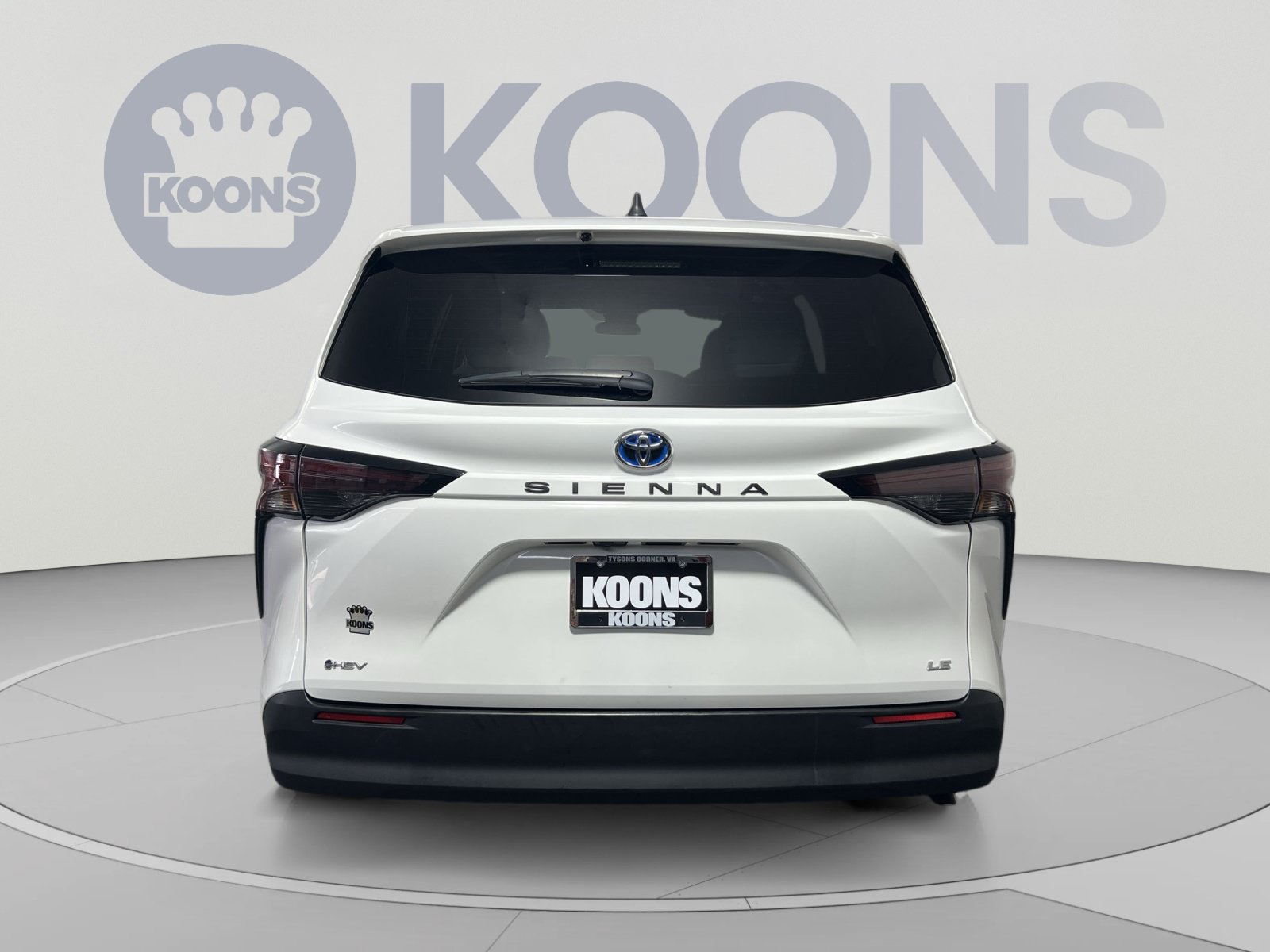 Used 2025 Toyota Sienna LE FWD image 5