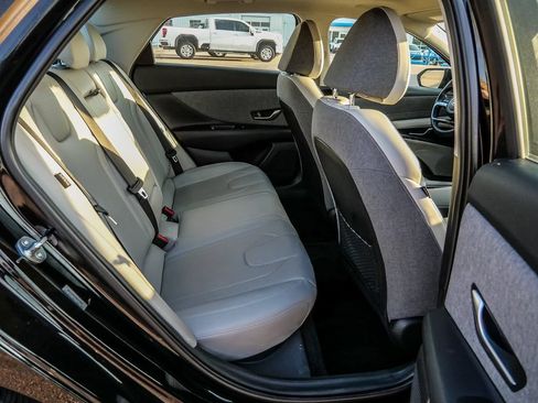 Used 2025 Hyundai Elantra Limited FWD image 20