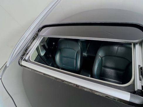 Used 2022 Kia Niro EX Premium image 24