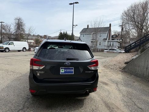 Used 2019 Subaru Forester Premium AWD/4WD image 5