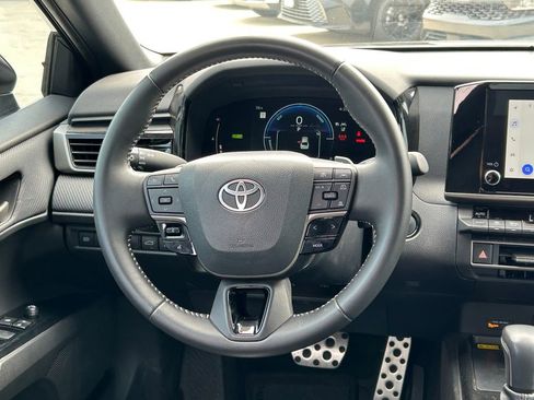 Used 2025 Toyota Camry SE w/ Convenience Package FWD image 39