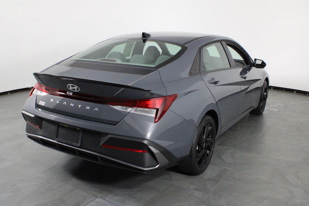 Certified 2026 Hyundai Elantra Sport FWD image 4