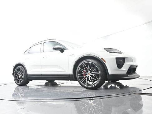 Certified 2025 Porsche Macan 4S Electric AWD/4WD image 50