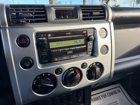 Used 2007 Toyota FJ Cruiser Base image 14